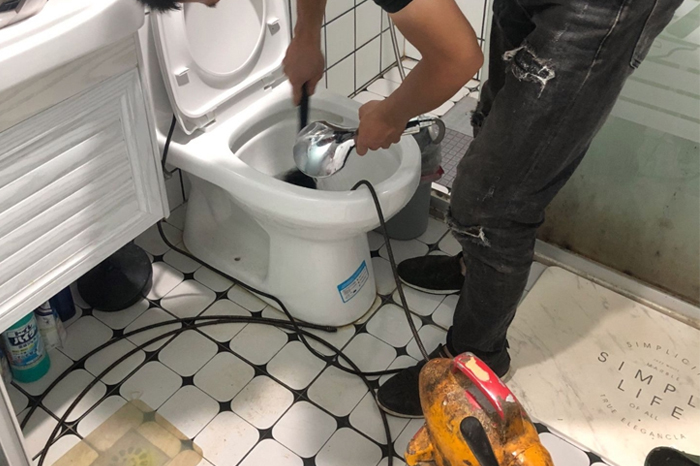 永兴马桶堵塞自己疏通还是找师傅?专业上门服务让你省时更省心