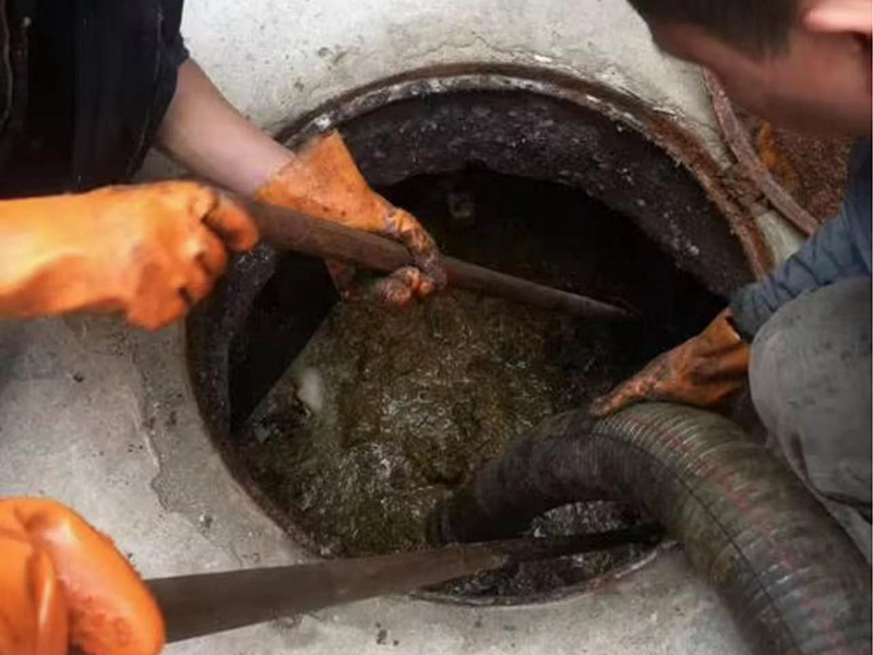 永兴清理化粪池时如何避免沼气的危害?